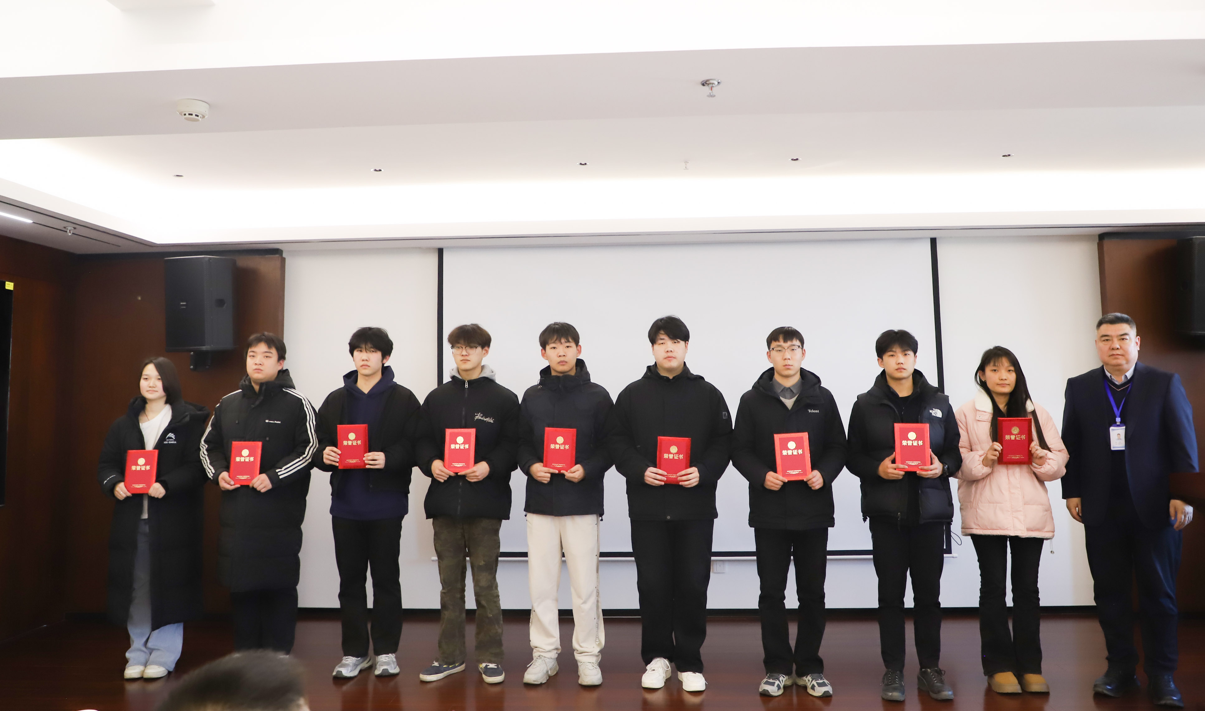 1766976726498068172.jpg IMG_4625.jpg